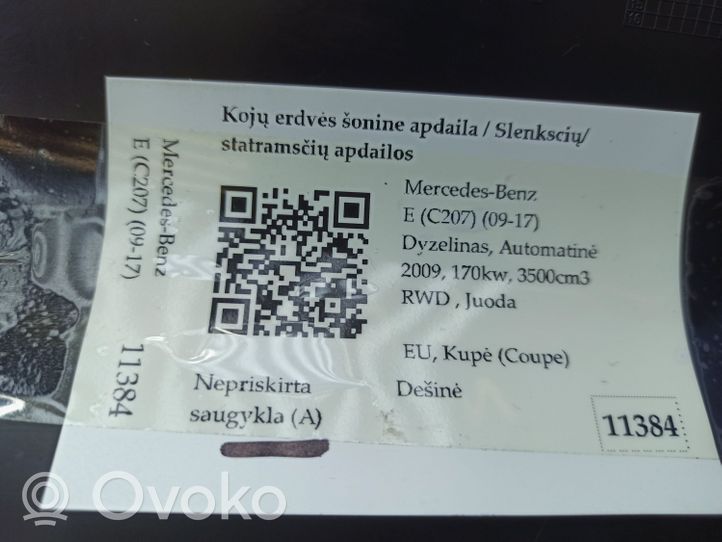 Mercedes-Benz E C207 W207 Kojų erdvės šonine apdaila A2046881506