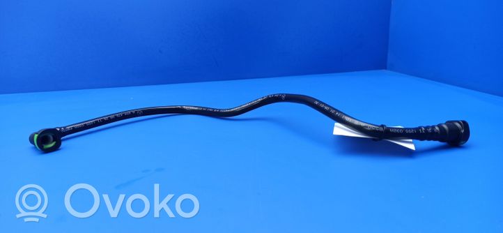 Mercedes-Benz E C207 W207 Tuyau d'alimentation conduite de carburant A2044760826