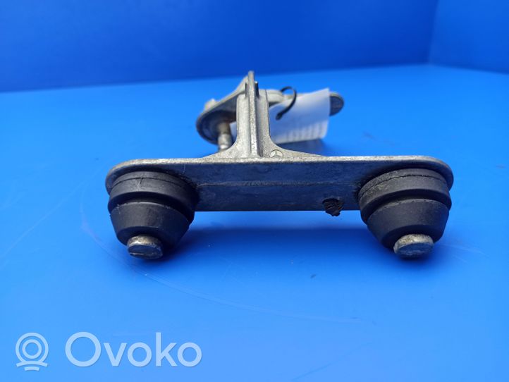 Mercedes-Benz E C207 W207 Supporto pompa ABS A2074310040