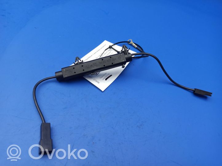 Mercedes-Benz CLK A208 C208 Amplificatore antenna 2028202389