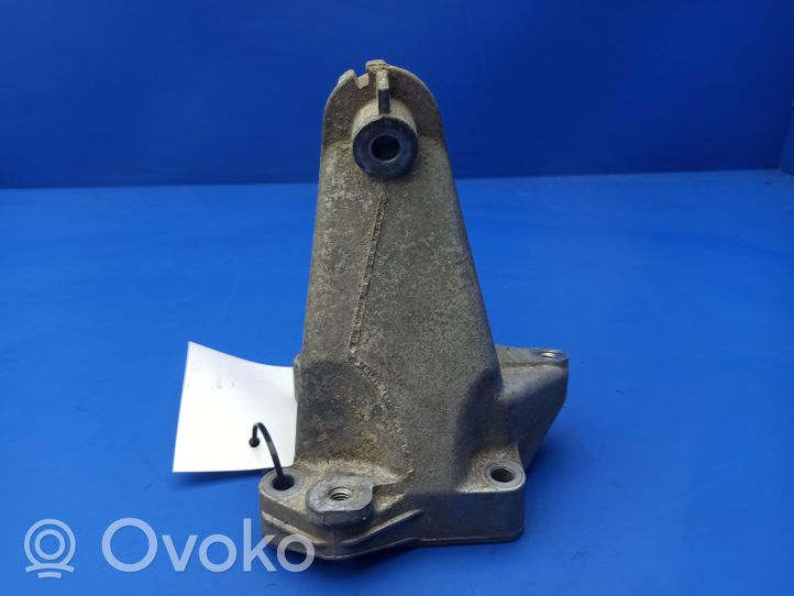 Mercedes-Benz C W203 Engine mounting bracket A2712230904