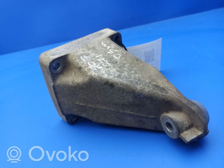 Mercedes-Benz C W203 Engine mounting bracket A2712230804