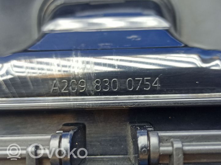 Mercedes-Benz CLK A209 C209 Lango oro grotelės A2098300754