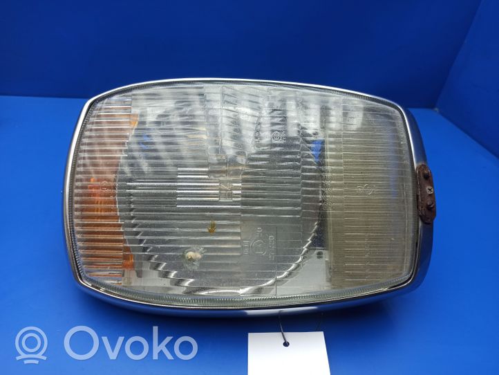 Mercedes-Benz COMPAKT W115 Phare frontale 0301854101