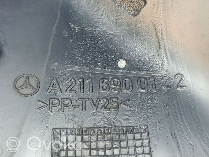 Mercedes-Benz E W211 Rivestimento inferiore laterale del sedile posteriore A2116900122