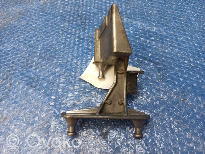 Mercedes-Benz C W203 Soporte para la bomba de ABS A2034310240