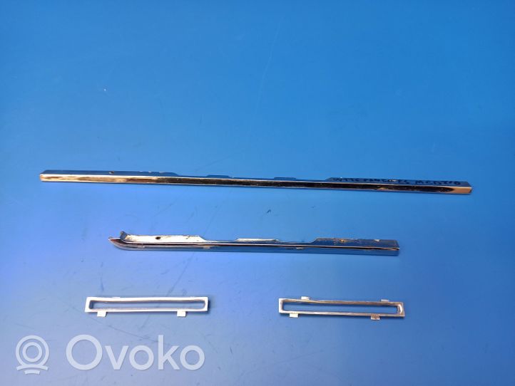 Mercedes-Benz S W116 Rivestimento del vano portaoggetti del cruscotto W116