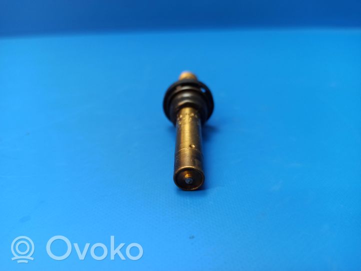 Mercedes-Benz 380 560SEC C126 Fuel injector 0000785823