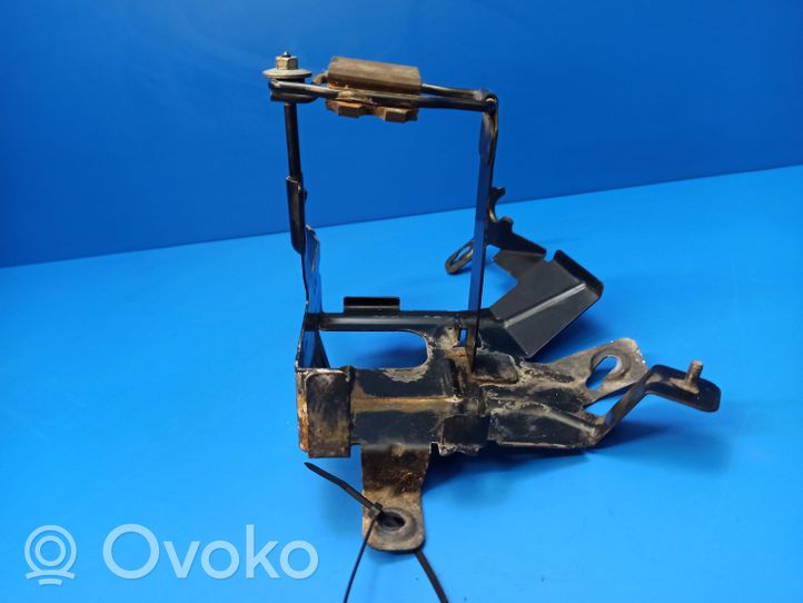 Mercedes-Benz E W211 Staffa di montaggio della batteria 2115454440