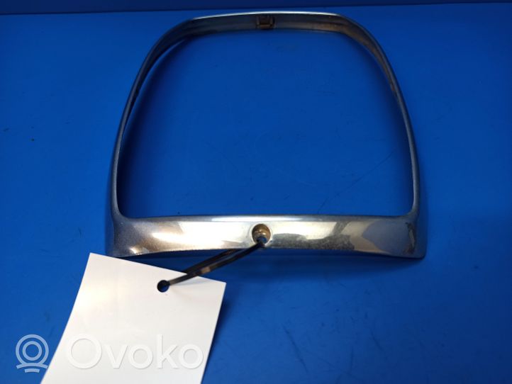 Mercedes-Benz COMPAKT W115 Rivestimento sotto il faro/fanale 100710