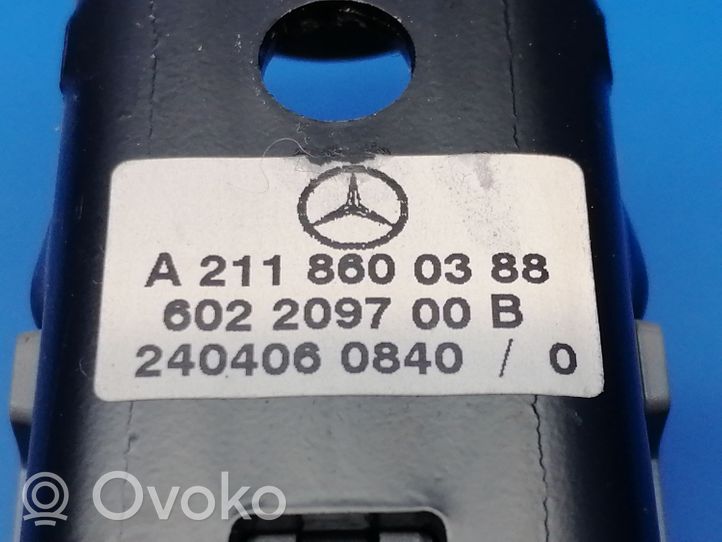 Mercedes-Benz E W211 Regolatore altezza cintura di sicurezza A2118600388