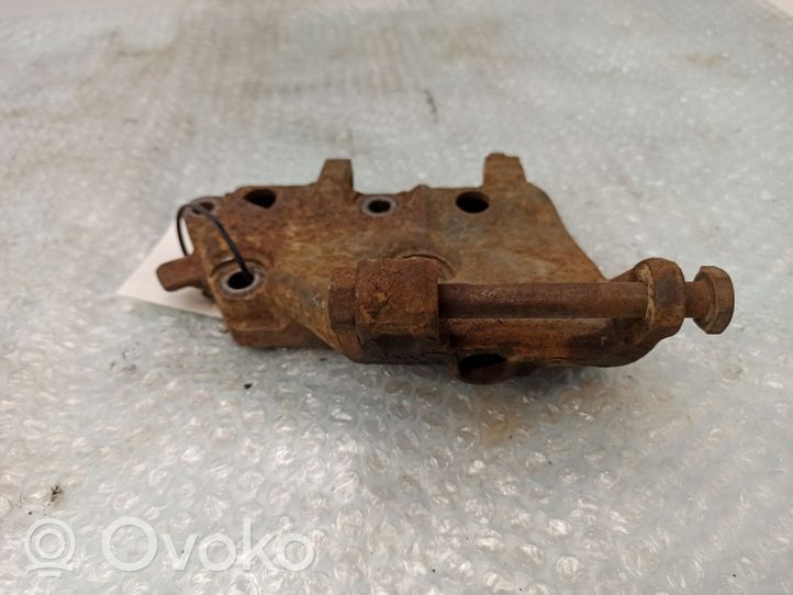 Mercedes-Benz COMPAKT W115 Support de générateur / alternateur 1151550935