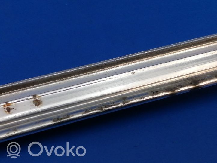 Mercedes-Benz E W123 Rivestimento modanatura del vetro della portiera anteriore W123