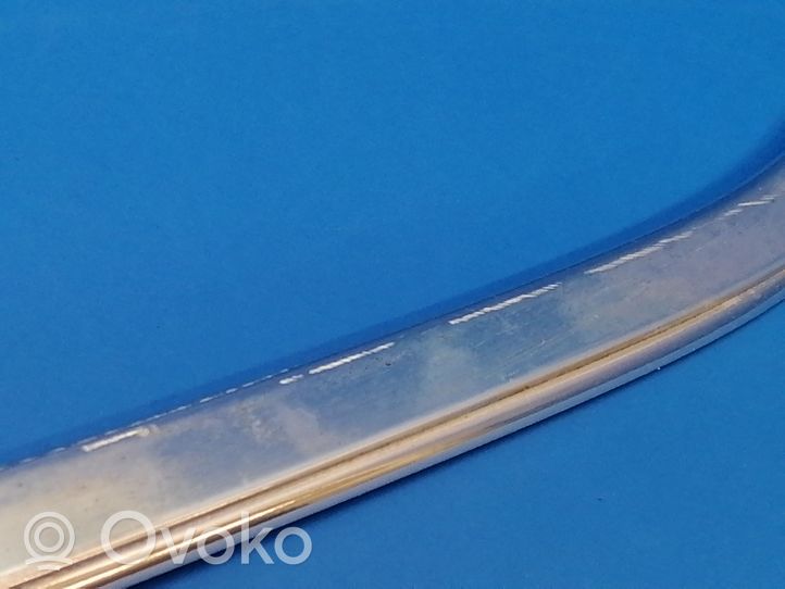 Mercedes-Benz E W123 Rivestimento modanatura del vetro della portiera anteriore W123