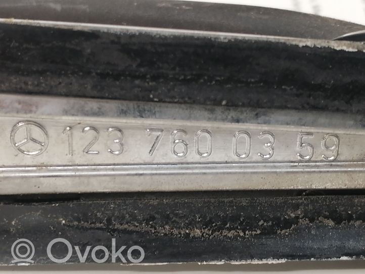 Mercedes-Benz E W123 Klamka zewnętrzna drzwi tylnych 1237600359