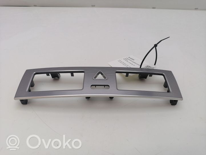 Mercedes-Benz C W203 Rivestimento del vano portaoggetti del cruscotto 