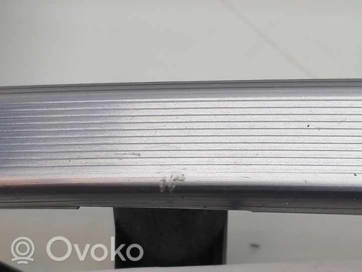 Mercedes-Benz C W203 Rivestimento del vano portaoggetti del cruscotto 