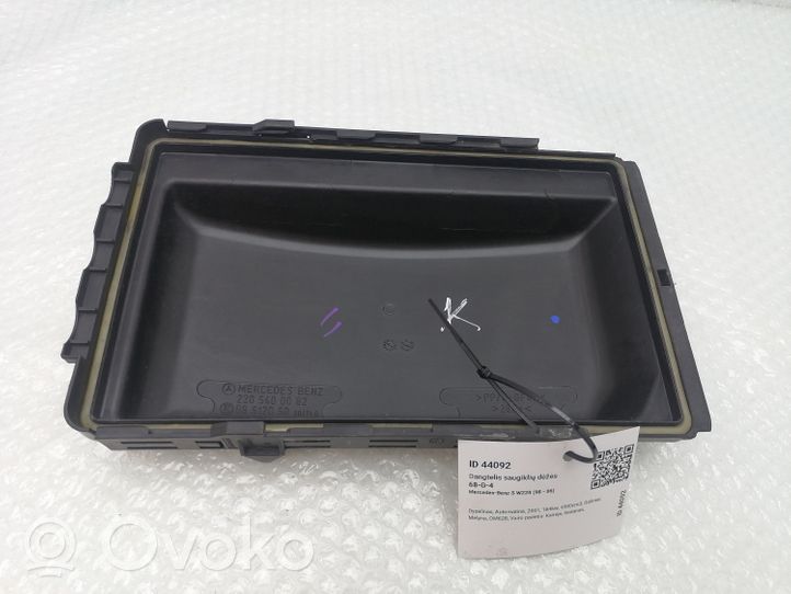 Mercedes-Benz S W220 Fuse box cover 2205400082