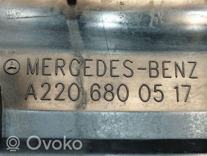 Mercedes-Benz S W220 Kojelaudan alempi verhoilu A2206800517