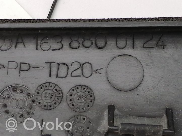 Mercedes-Benz ML W163 Panel wykończeniowy błotnika A1638800124