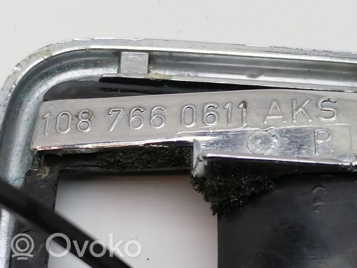 Mercedes-Benz COMPAKT W115 Osłona klamki drzwi przednich 1087660611