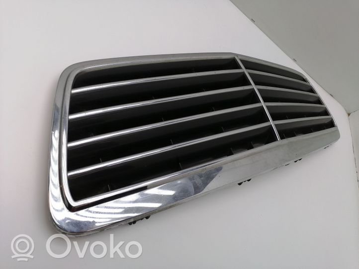 Mercedes-Benz CLK A208 C208 Grille de calandre avant 2088800085