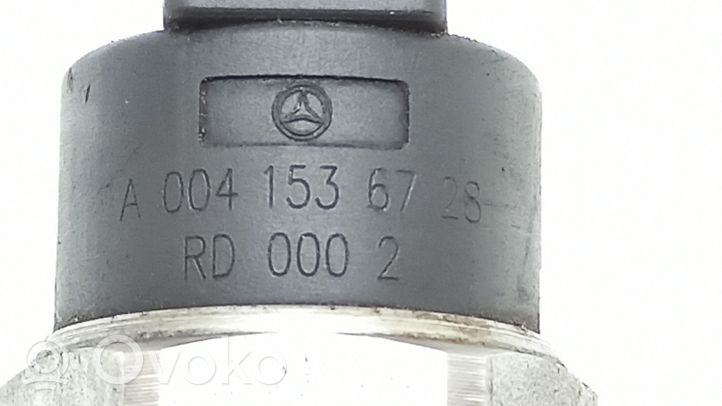 Mercedes-Benz E W211 Sensor de presión de combustible 0281002504