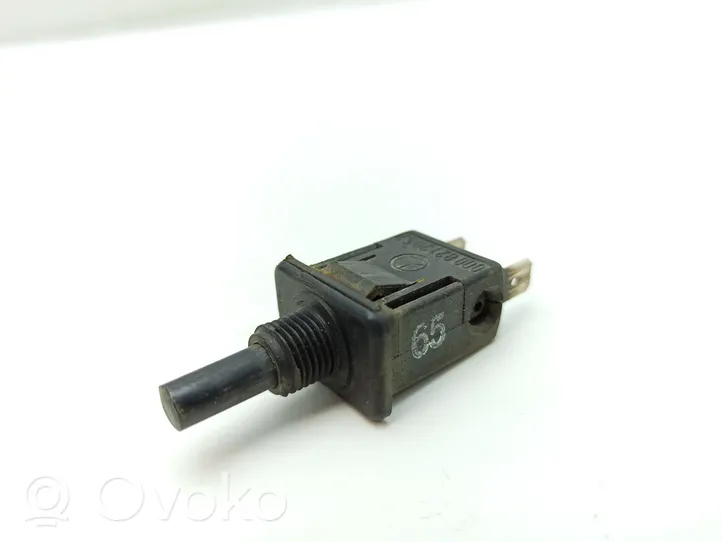 Mercedes-Benz COMPAKT W115 Sensor de la puerta delantera 0008212052