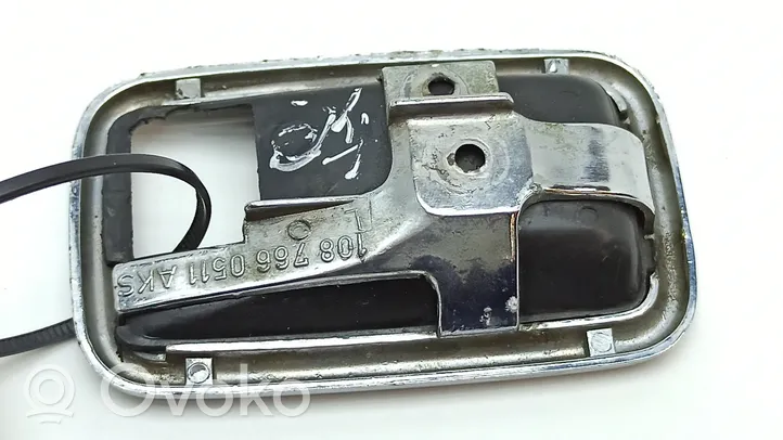 Mercedes-Benz COMPAKT W115 Tapa manecilla puerta delantera 1087660511