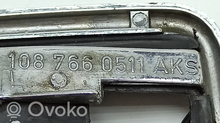 Mercedes-Benz COMPAKT W115 Osłona klamki drzwi przednich 1087660511