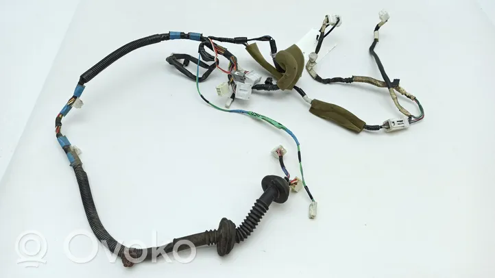 Lexus LS 430 Cableado de puerta trasera 8215350050