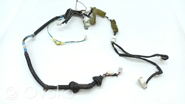 Lexus LS 430 Cableado de puerta trasera 8215450050