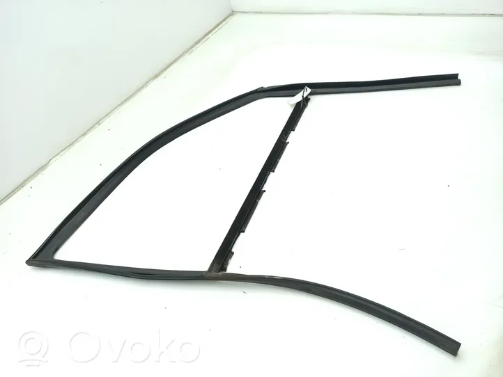 Lexus LS 430 Rubber seal front door window/glass 0010GJ3180557