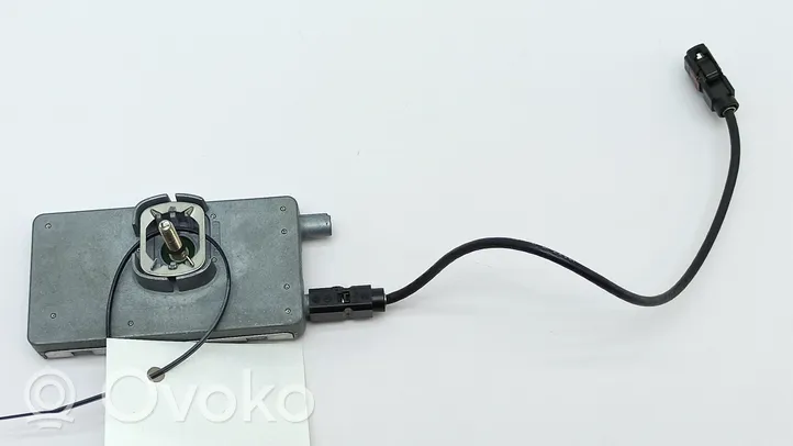 BMW Z4 E85 E86 Aerial antenna amplifier 6913896