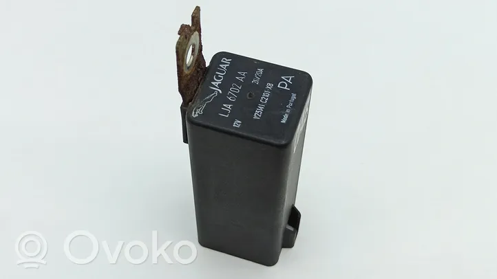 Jaguar XJ X308 Coolant fan relay LJA6702AA