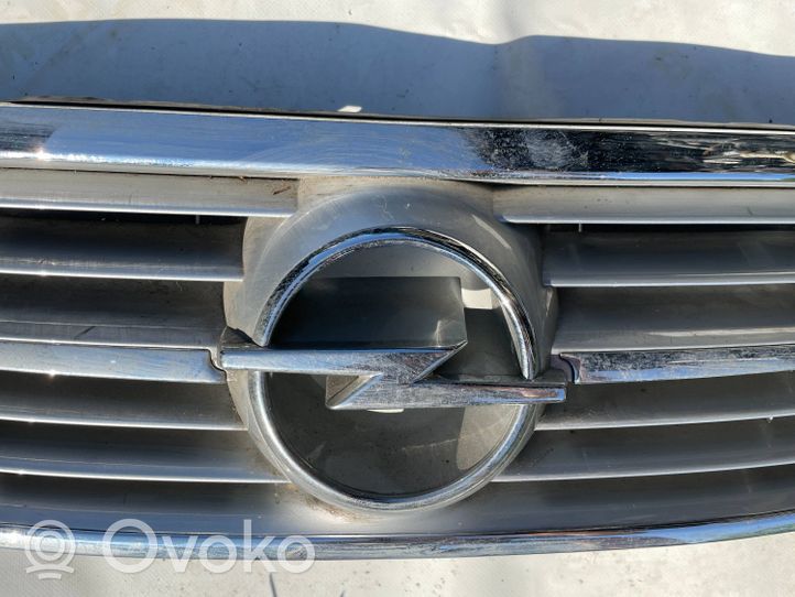 Opel Omega B2 Maskownica / Grill / Atrapa górna chłodnicy 09184938