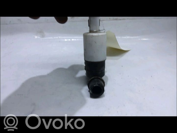 Peugeot 307 Windscreen/windshield washer pump, 10.00 € RRR