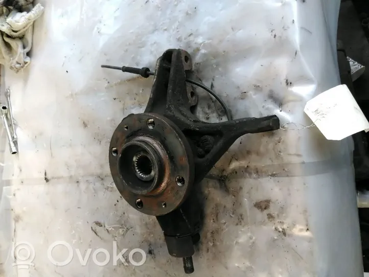 Citroen C4 I Moyeu de roue avant 330785