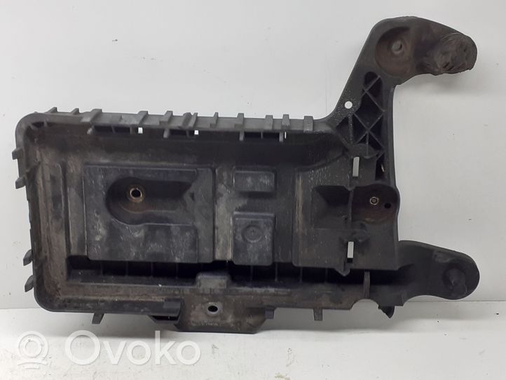 Volkswagen Touran II Battery tray 1K0915333