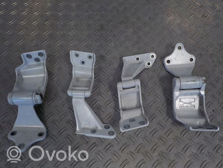 Mercedes-Benz Vito Viano W447 Set di cerniere portiera di carico A4477407700