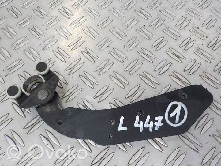 Mercedes-Benz Vito Viano W447 Guida/cerniera inferiore del rullo del portellone scorrevole A4477600647