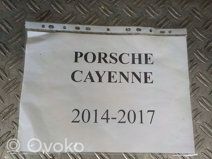 Porsche Cayenne (92A) Garniture de section de roue de secours 7P5863697