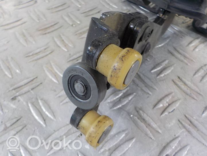 Toyota Proace Kita slankiojančių durų apdailos detalė 9809802880