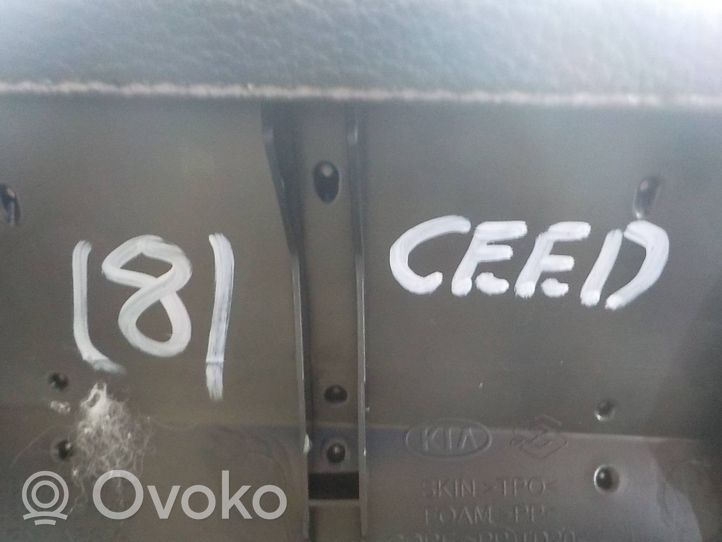 KIA Ceed Apmušimas slankiojančių durų (obšifke) 