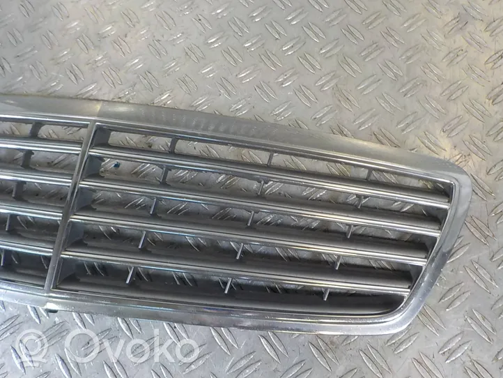 Mercedes-Benz C W203 Griglia anteriore A2038800183