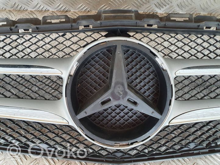 Mercedes-Benz C W205 Grille calandre supérieure de pare-chocs avant A2058800183