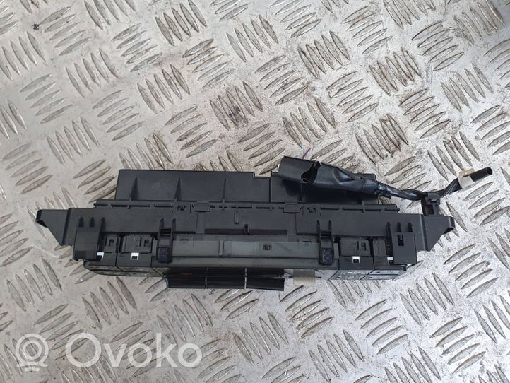 Toyota Prius (XW50) Ilmastoinnin ohjainlaite 55900-47231