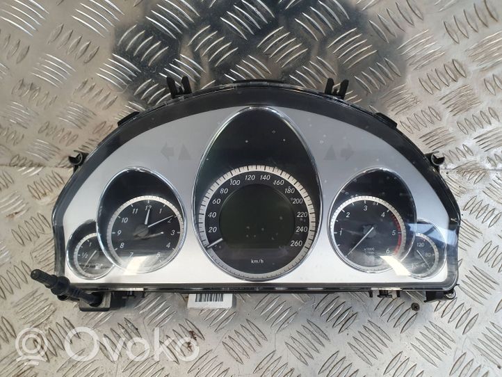 Mercedes-Benz E C207 W207 Tachimetro (quadro strumenti) A2129001810