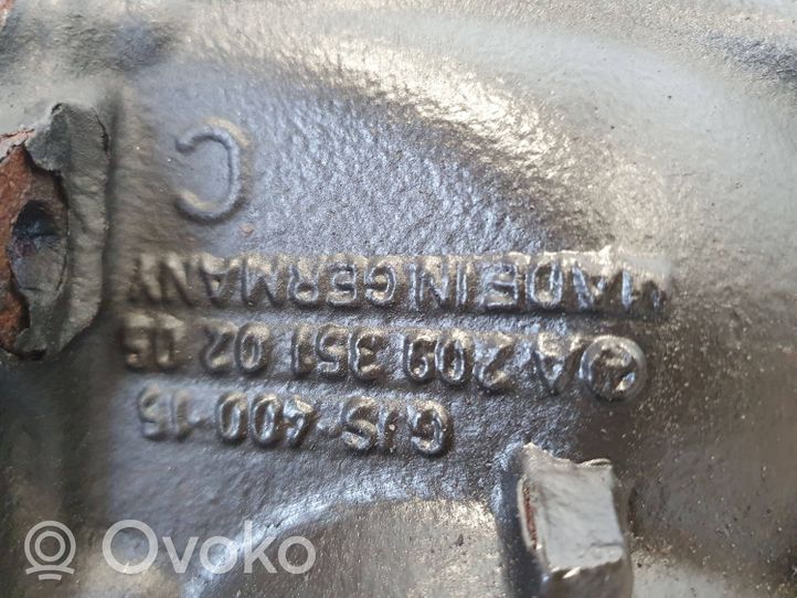 Mercedes-Benz E C207 W207 Takatasauspyörästö A2093510205