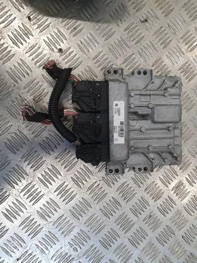 Dacia Duster Engine control unit/module 237106968R